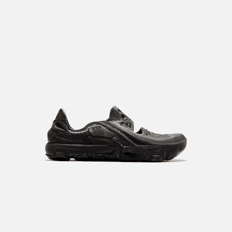 Nike ISPA Universal - Black / Black